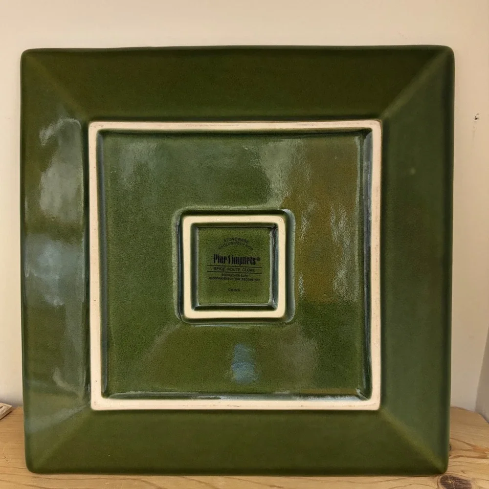 Square Green‎ Dinner Plate with Beaded Border, Decorative Serving Dish 10.5 in